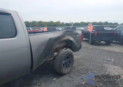 2008 Chevrolet Silverado K1500 z USA, uszkodzony, nr VIN 1GCEK19068E199370